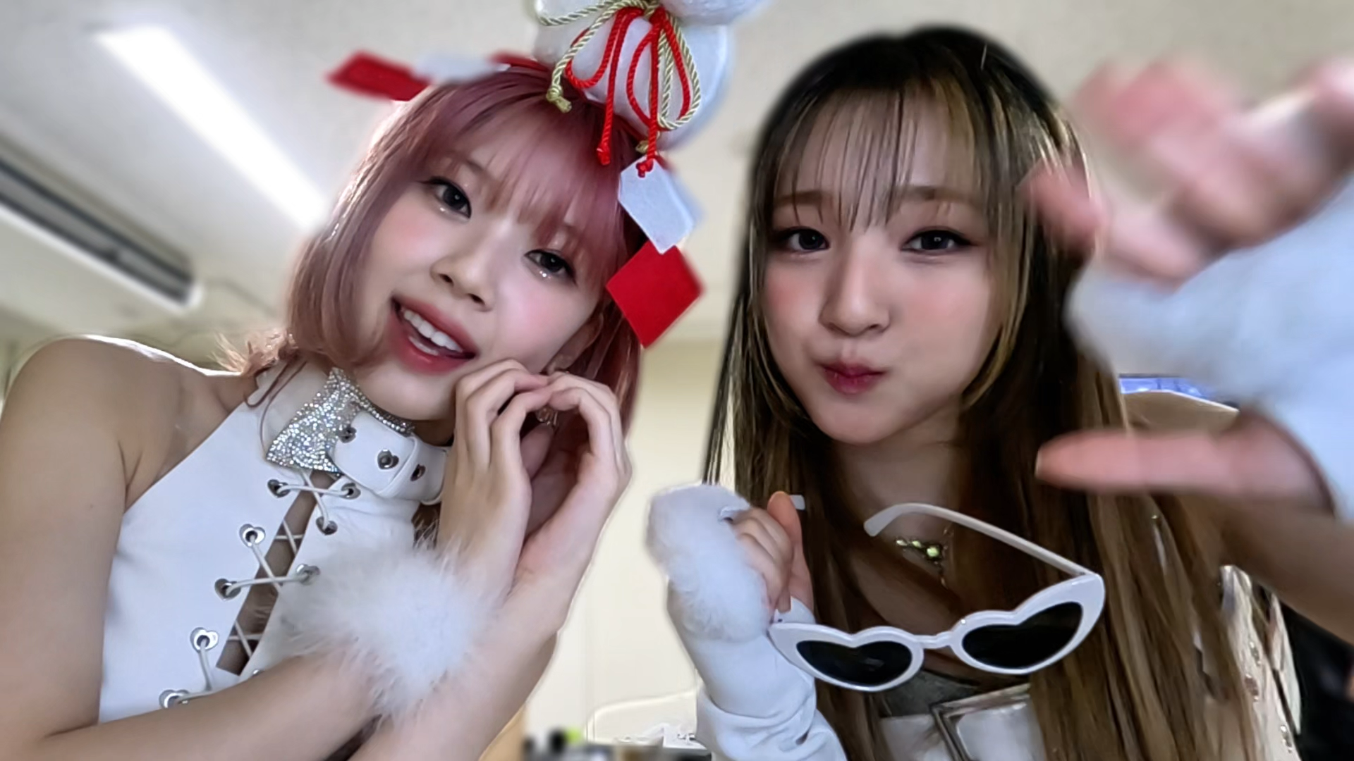 Backstage camera footage in Momoiro Uta Gassen ~KOTOKO & YUNHA~