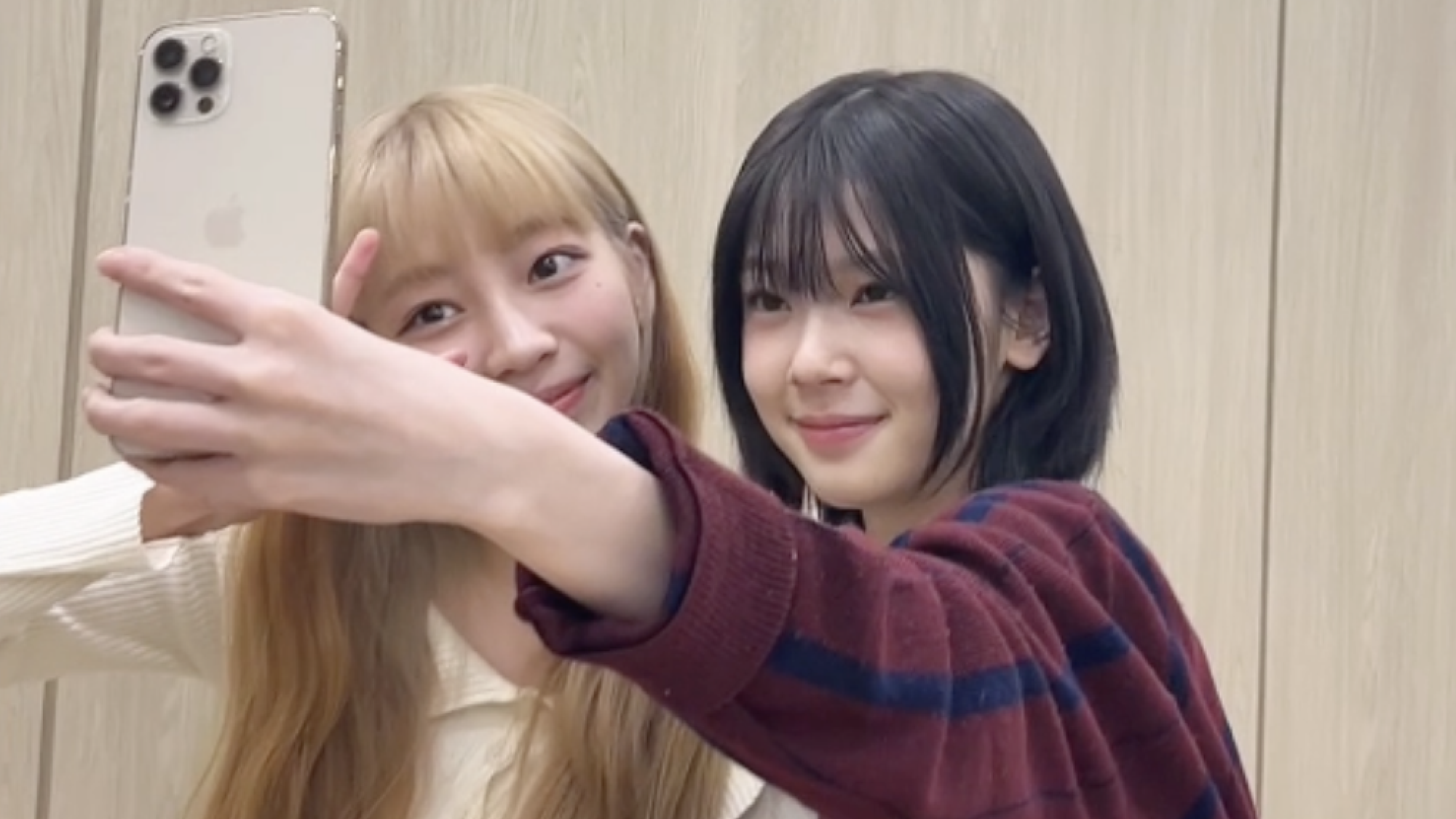 とある日の練習室③ NANA＆KOTOKO（撮影者 SEOWON） - UNIS